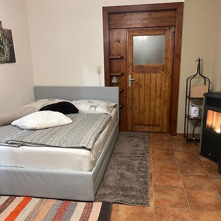 Miniferienwohnung Fuer Unkompliziertes Naturliebhaberpaerchen Payerbach Exterior foto