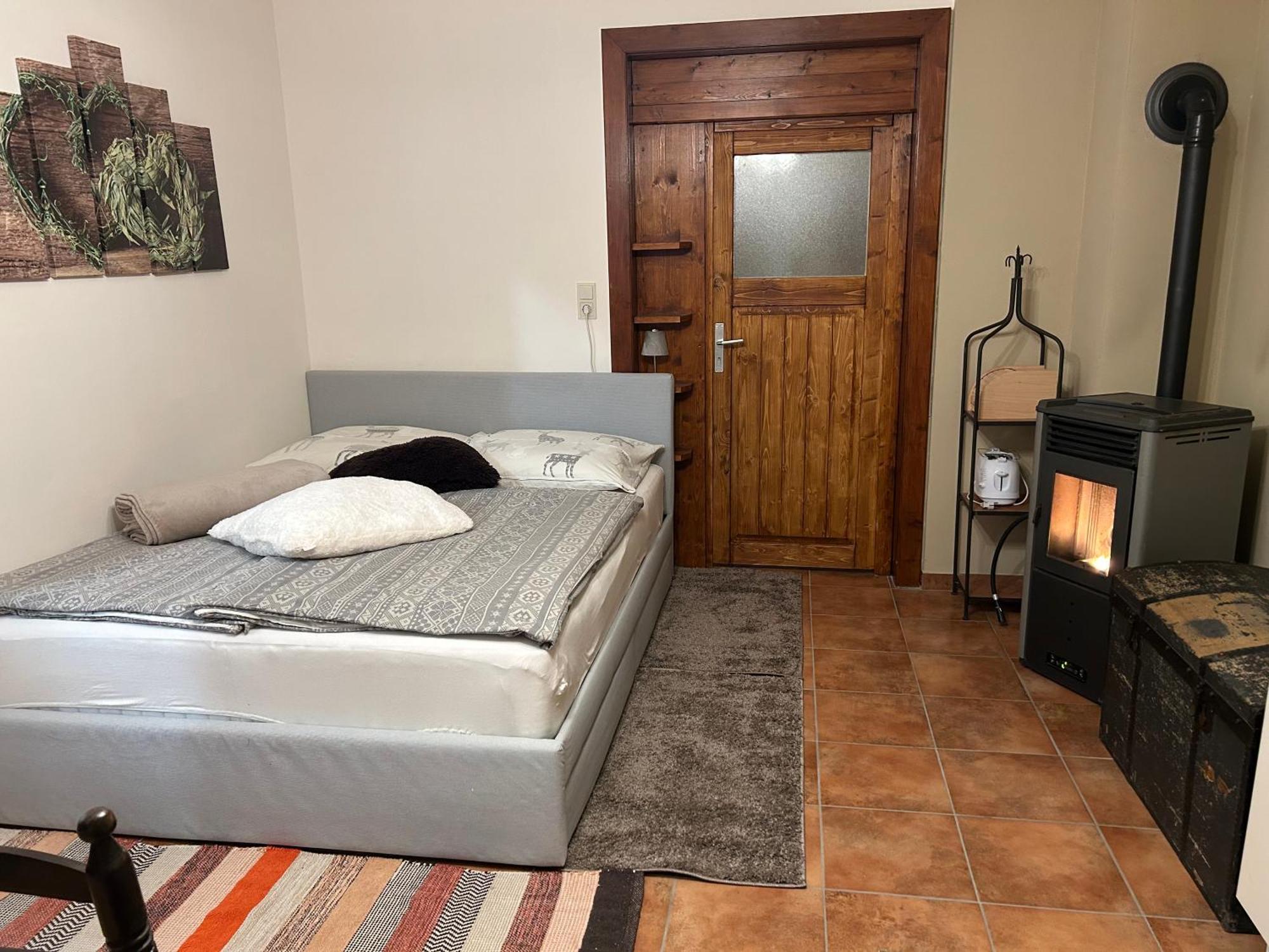 Miniferienwohnung Fuer Unkompliziertes Naturliebhaberpaerchen Payerbach Exterior foto